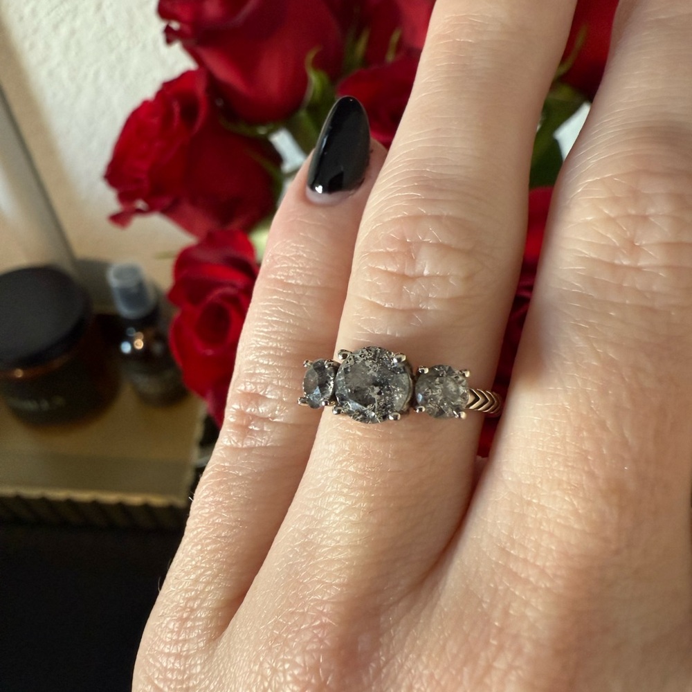 Digby and Iona 14K white gold Salt and Pepper Diamond Ring size 4 - Picture 5 of 12
